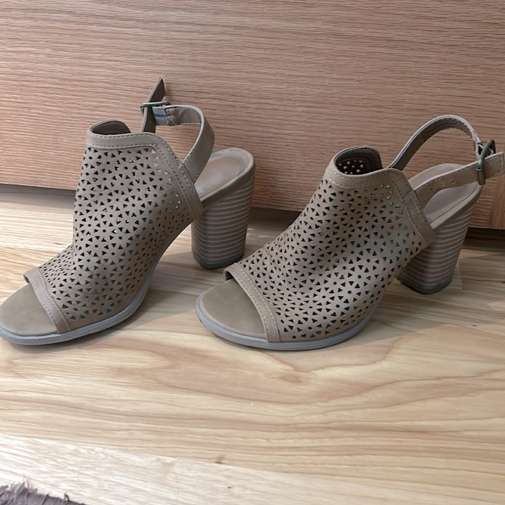 Universal Thread Shoes - image 1